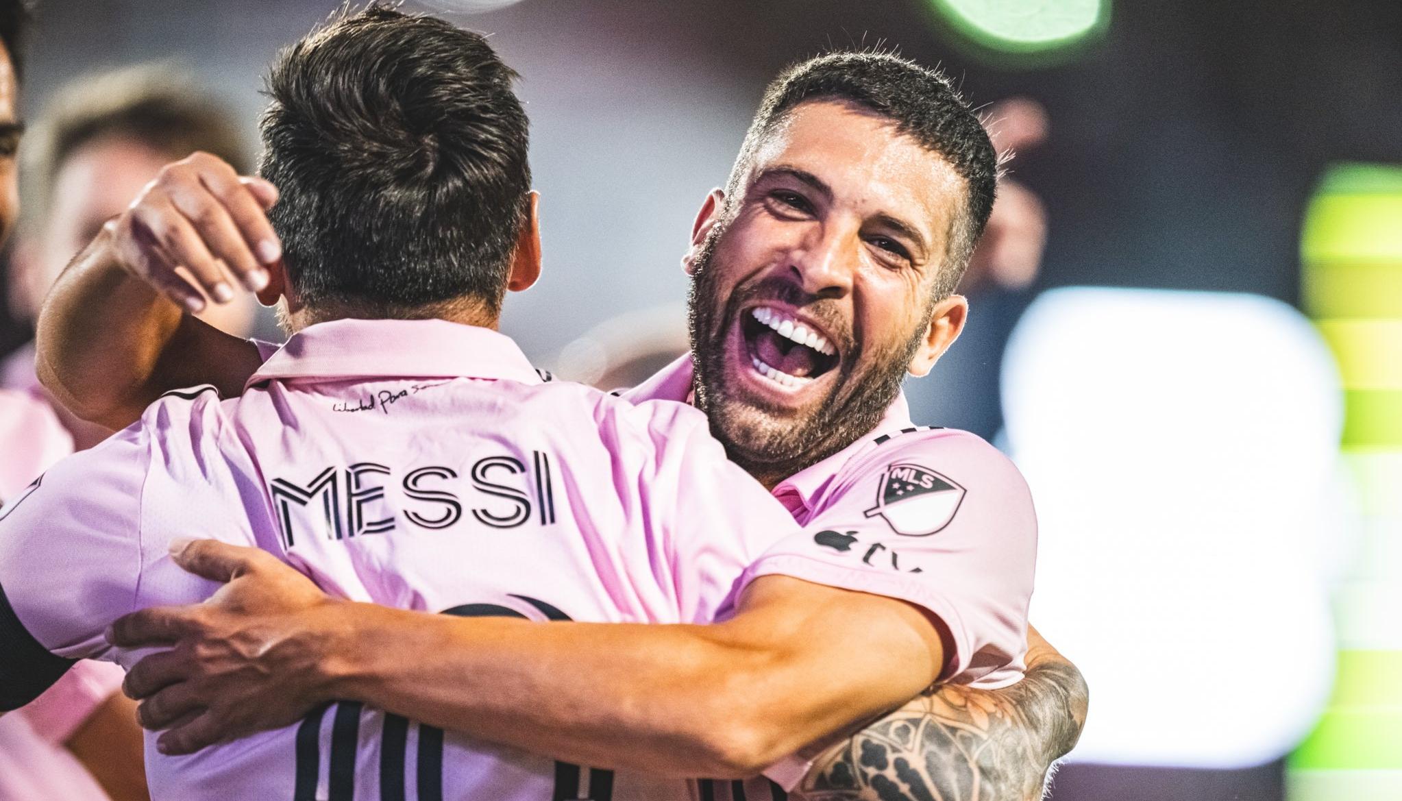 Messi celebrando con Jordi Alba.
