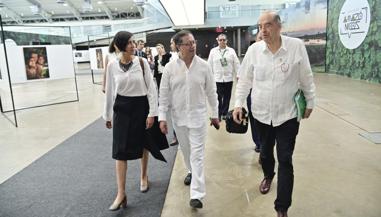 Susana Muhamad, Gustavo Petro y Álvaro Leyva.