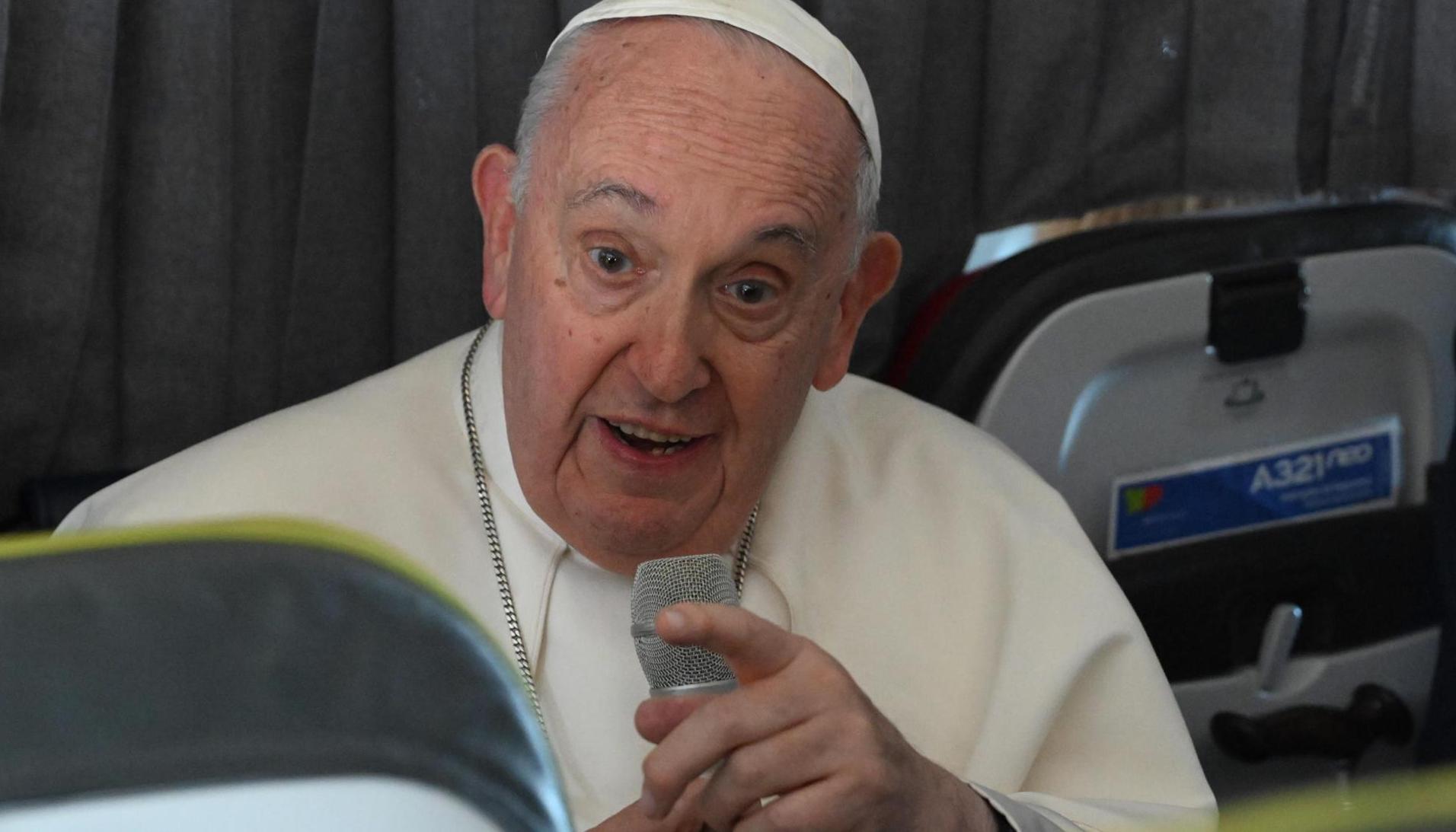 Papa Francisco durante la rueda de prensa en el avión.
