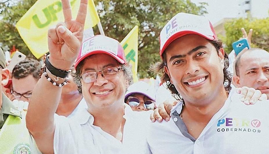 Gustavo Petro y su hijo Nicolás Petro.