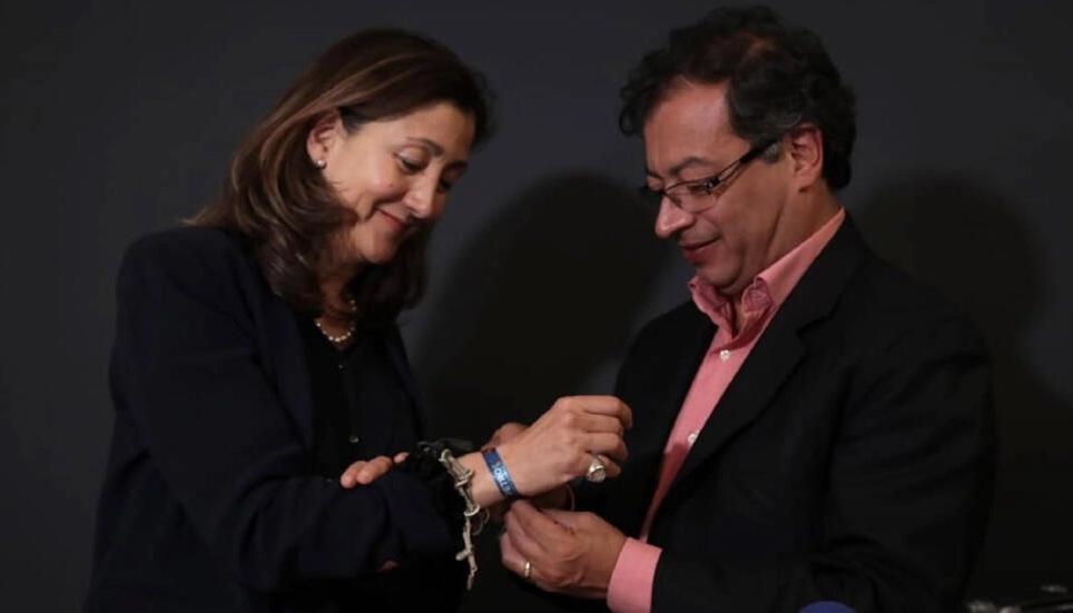 Íngrid Betancourt y Gustavo Petro protagonizan un fuerte choque verbal.