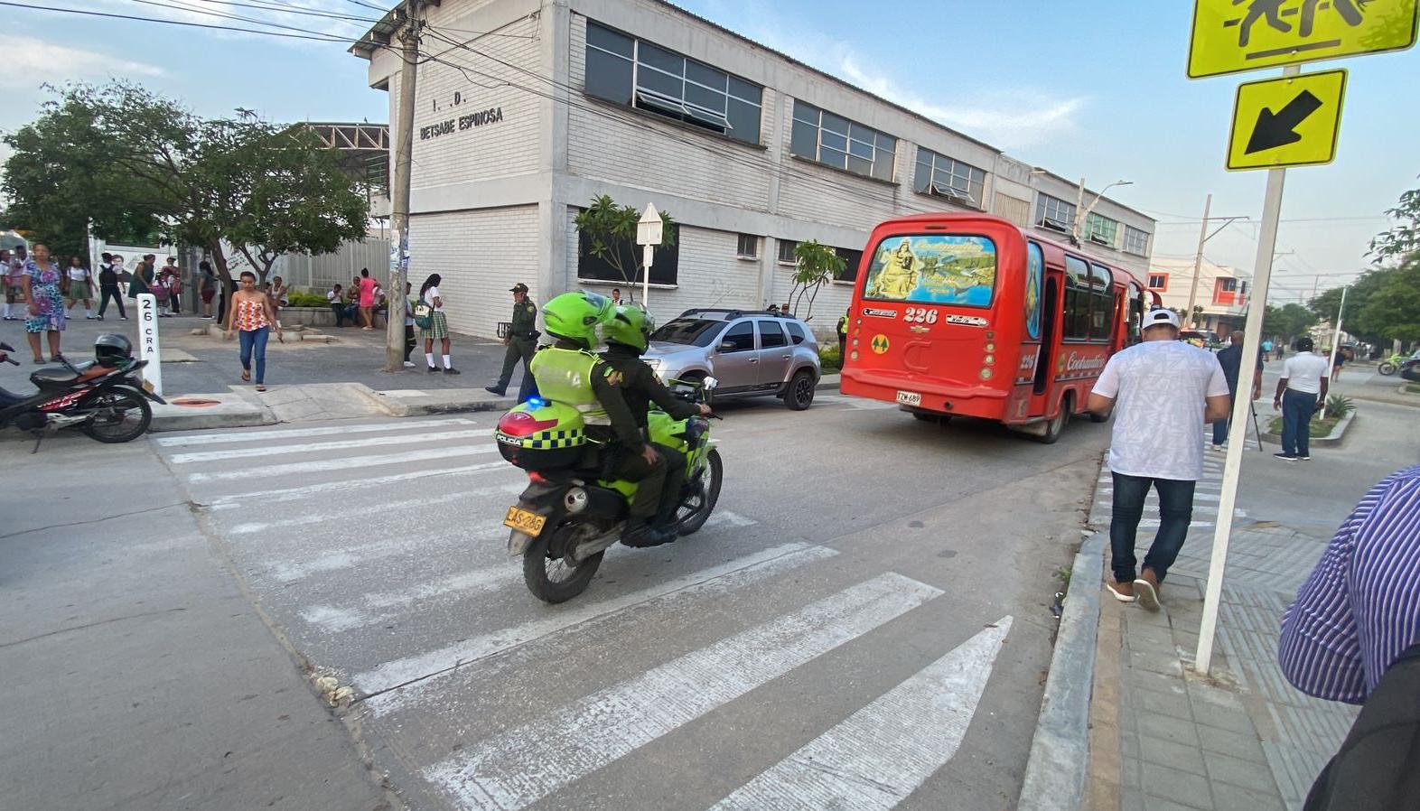 Policía realiza acompañamiento a ruta de buses