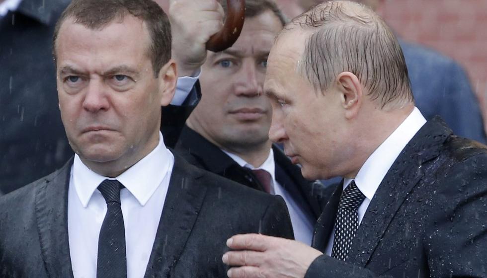 Dmitry Medvedev junto con Vladímir Putin.