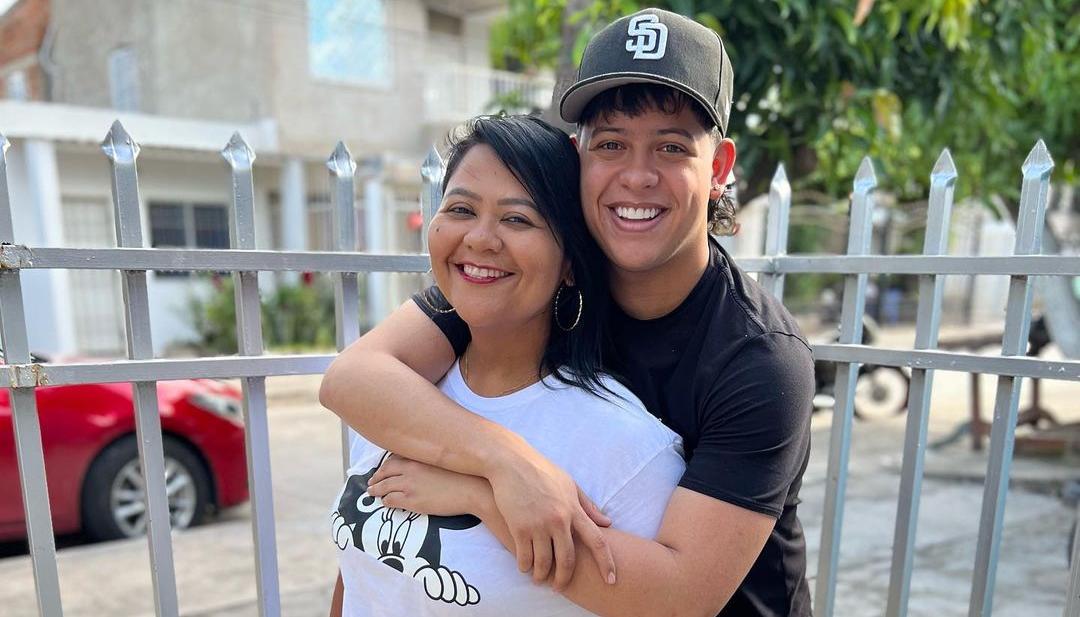Syly Solano junto a su hijo LuisRa Solano