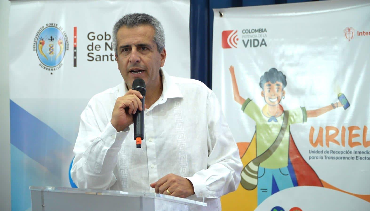 Luis Fernando Velasco, Ministro del Interior.