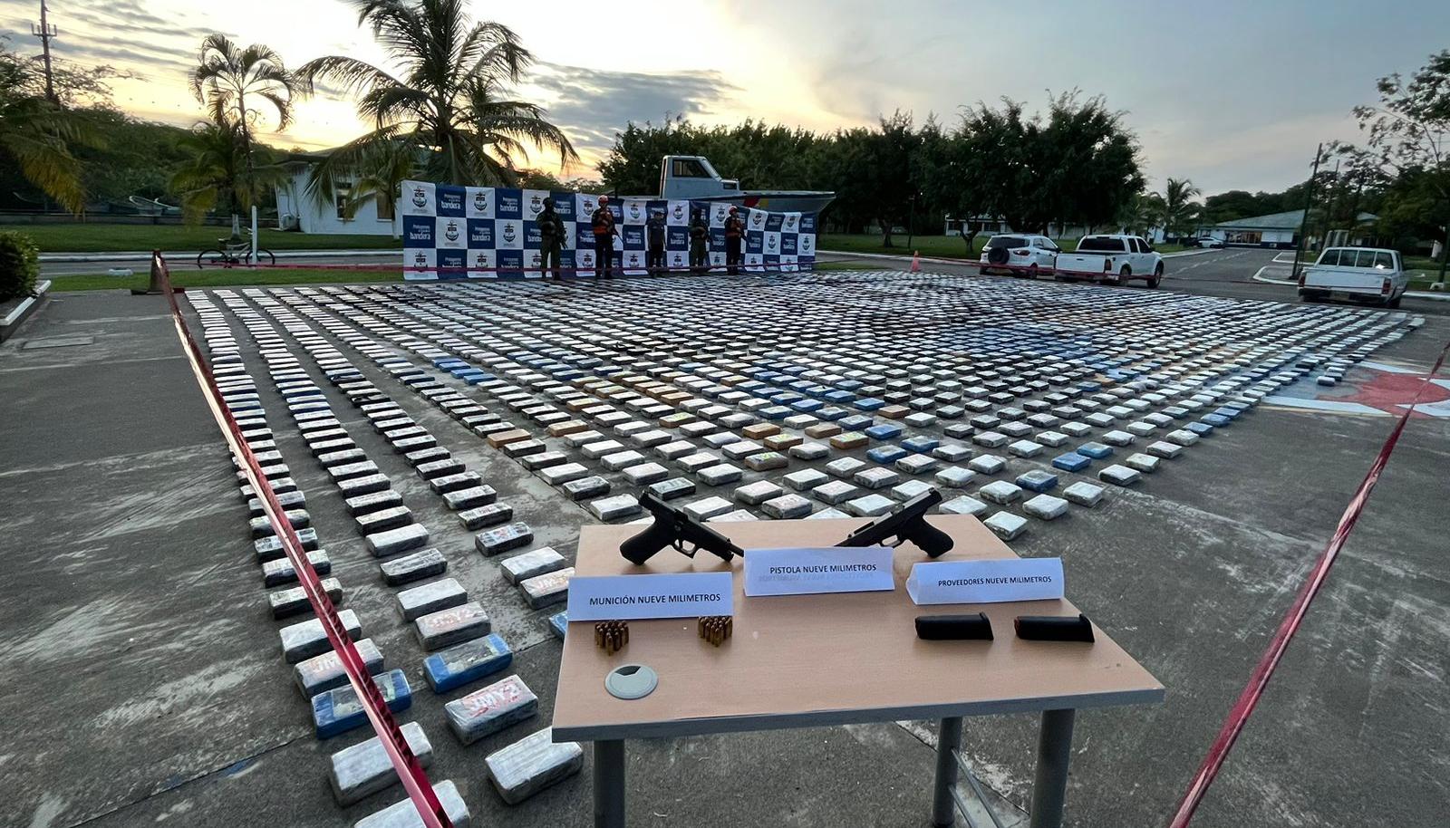 Material ilícito recuperado por la Armada Nacional.