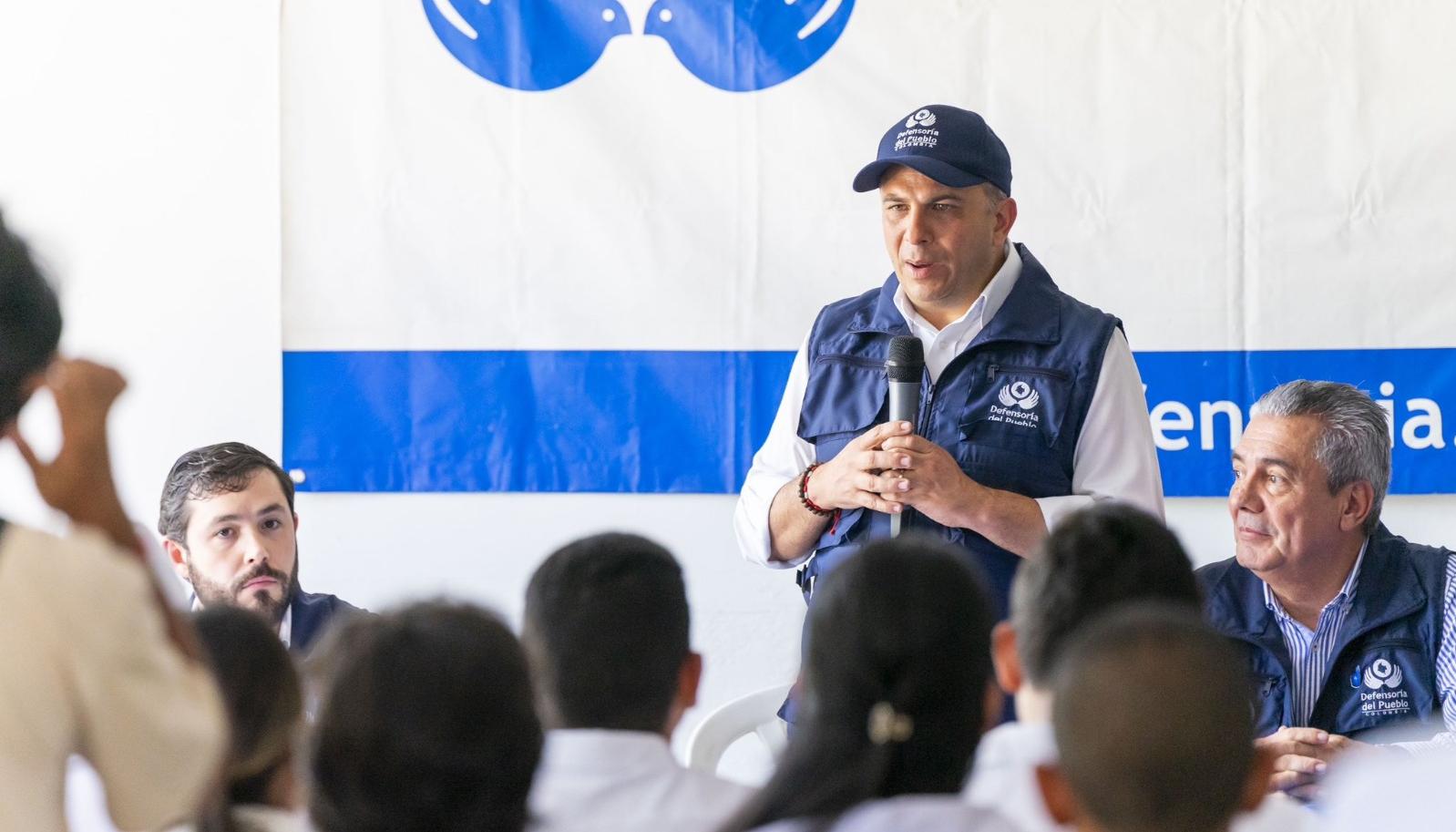 Defensor del Pueblo, Carlos Camargo.