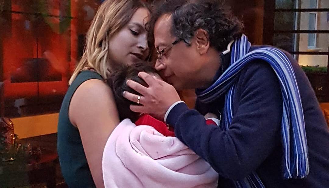 Andrea Petro y su padre, el presidente Petro, en una foto de archivo de su Instagram