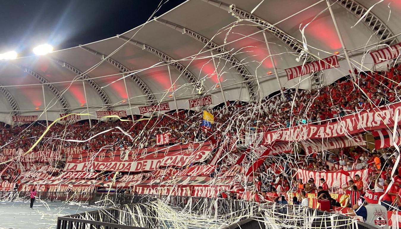 Barón Rojo Sur, una de las barras tradicionales del América. 