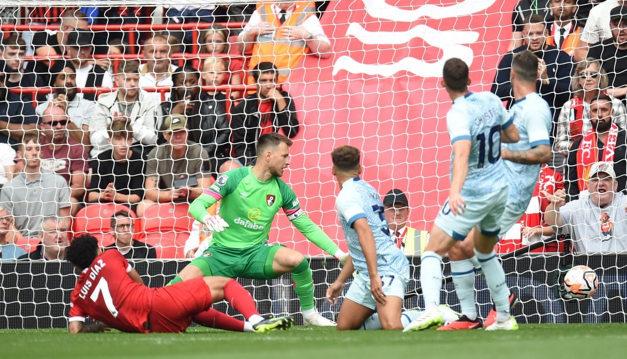 El gol de Luis Díaz para el empate del Liverpool ante el Bournemouth. 