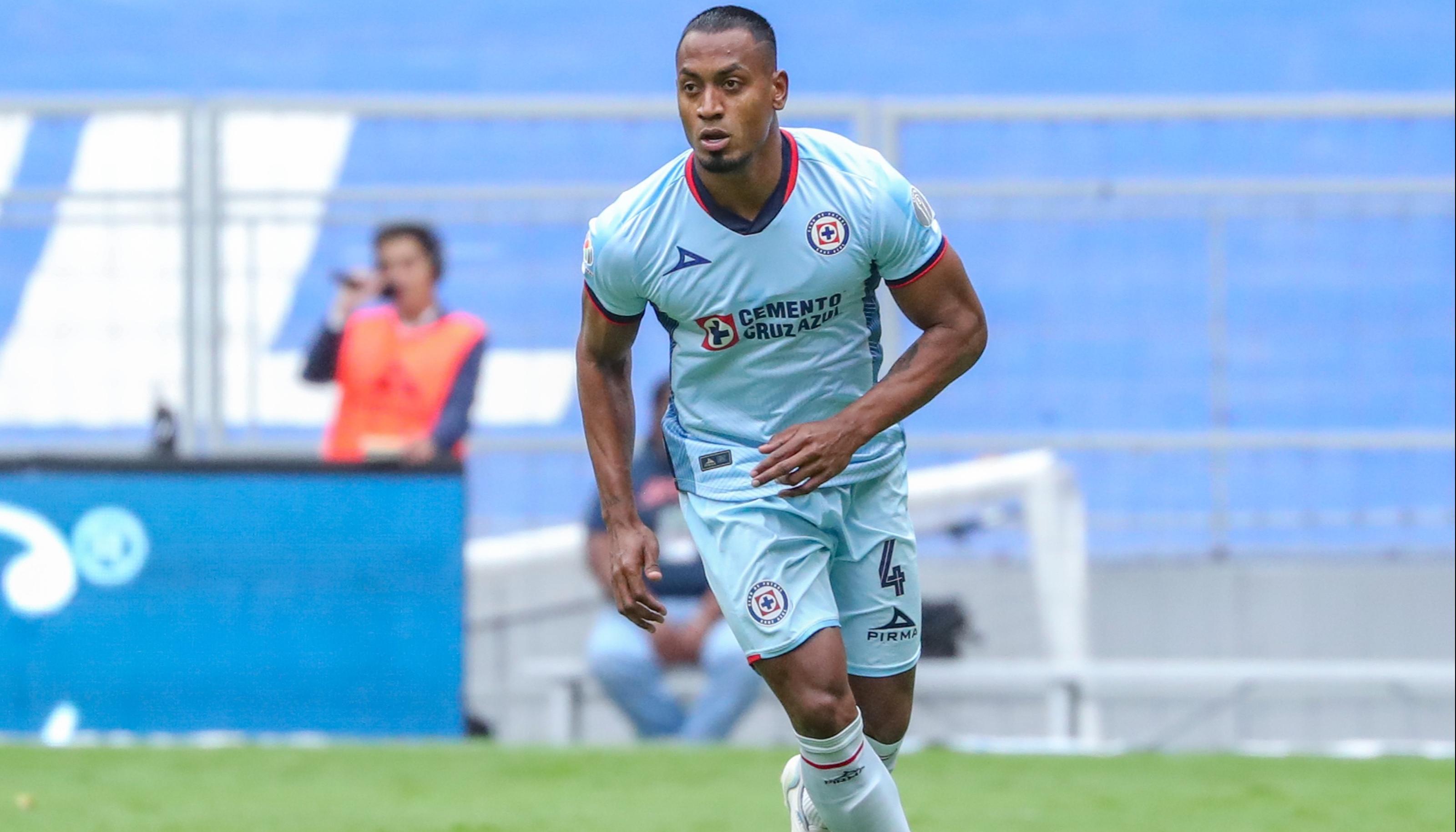 Willer Ditta, defensa colombiano del Cruz Azul. 