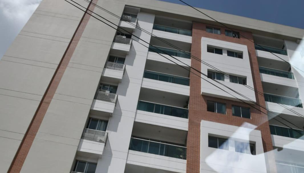 Edificio del norte de Barranquilla donde fue encontrado sin vida el coronel retirado del Ejército. 