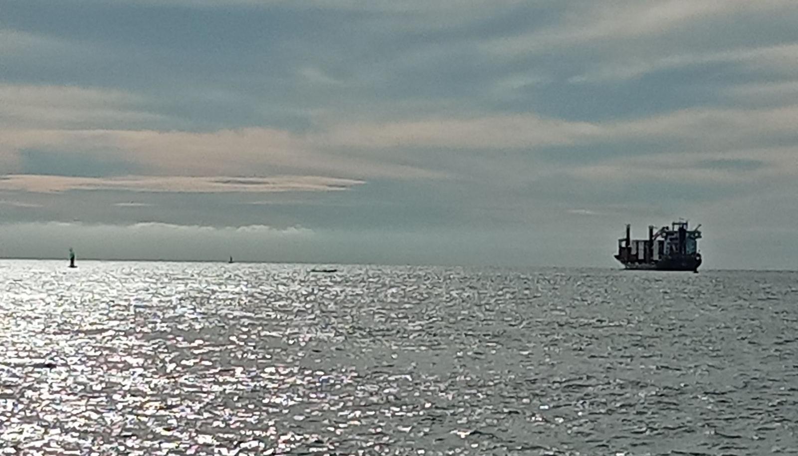 El buque ‘Yerupaja’, de bandera de Singapur quedó encallado en Tierrabomba
