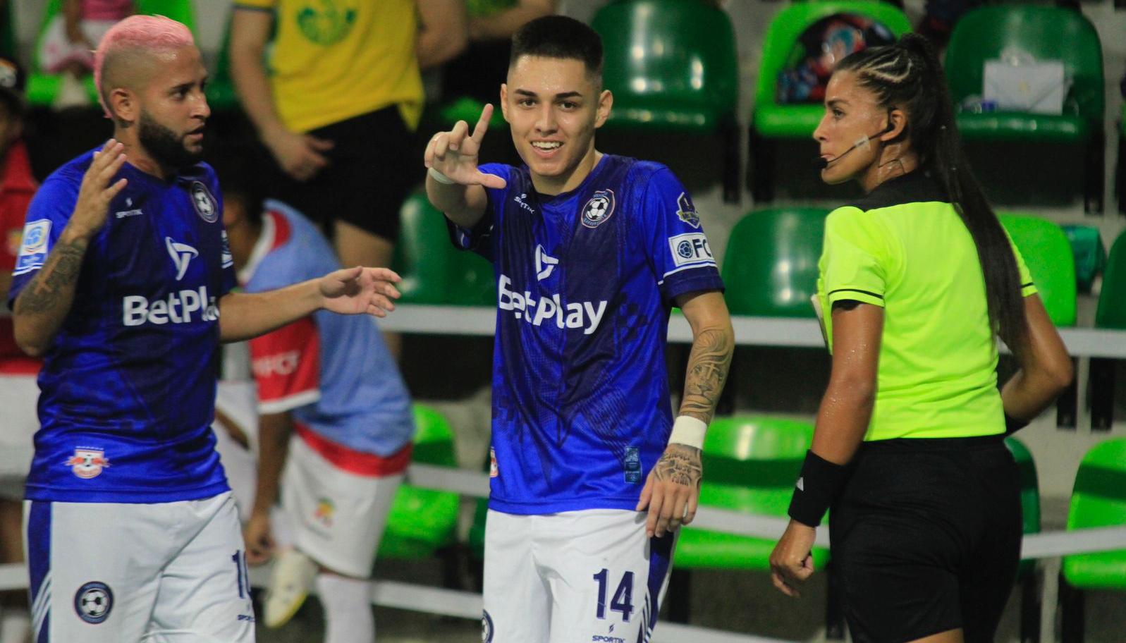 Johnny Ramírez fue la gran figura del encuentro al marcar tres goles. 
