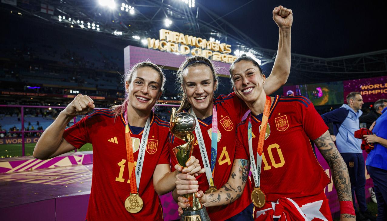 Alexia Putellas, Irene Paredes y Jenni Hermoso durante el festejo tras la conquista del título del Mundial femenino.