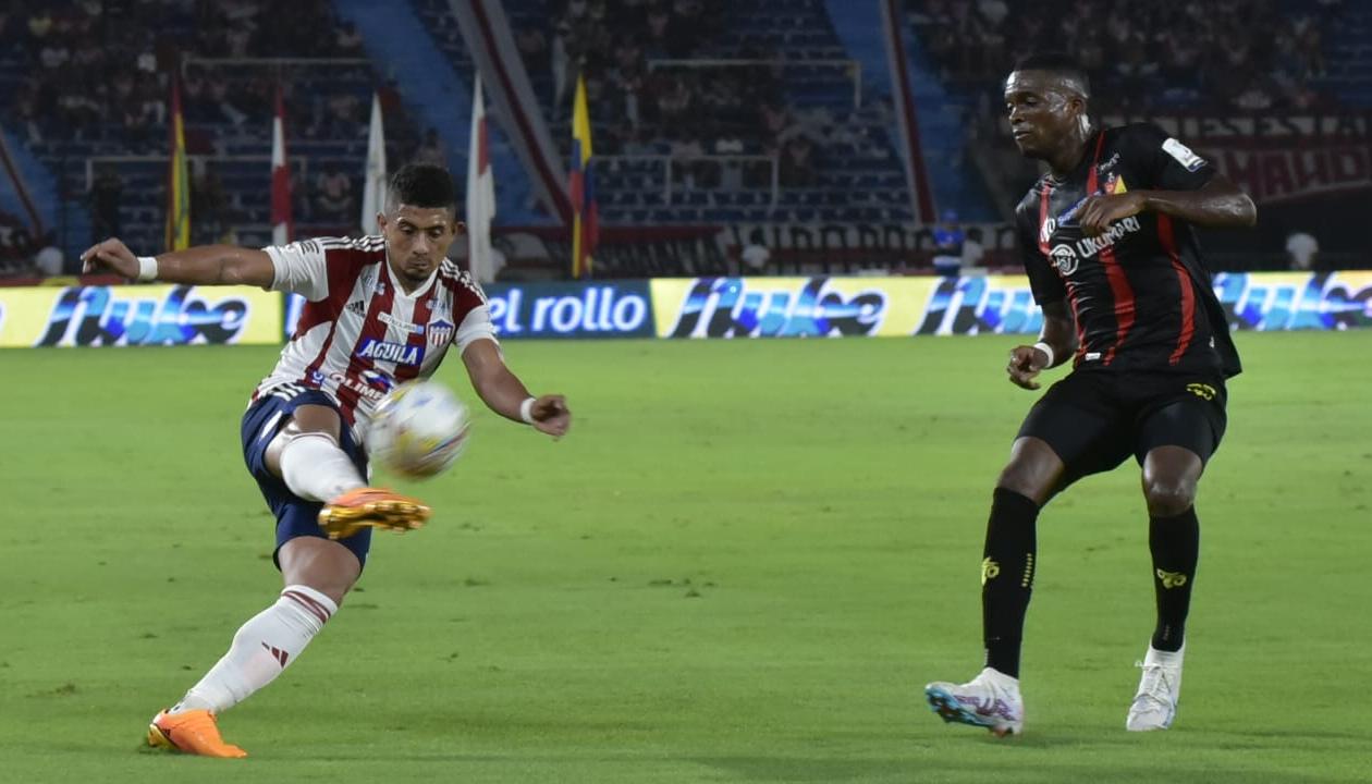 Edwin Herrera le quitó la titular como lateral derecho a Wálmer Pacheco.