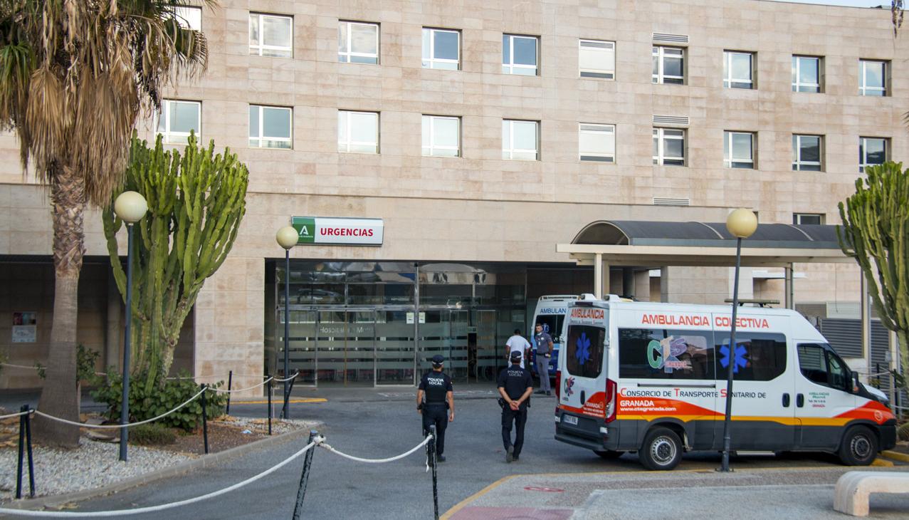 Exterior del hospital Santa Ana de Motril (Granada) donde fue ingresada la madre de Luis Rubiales. 