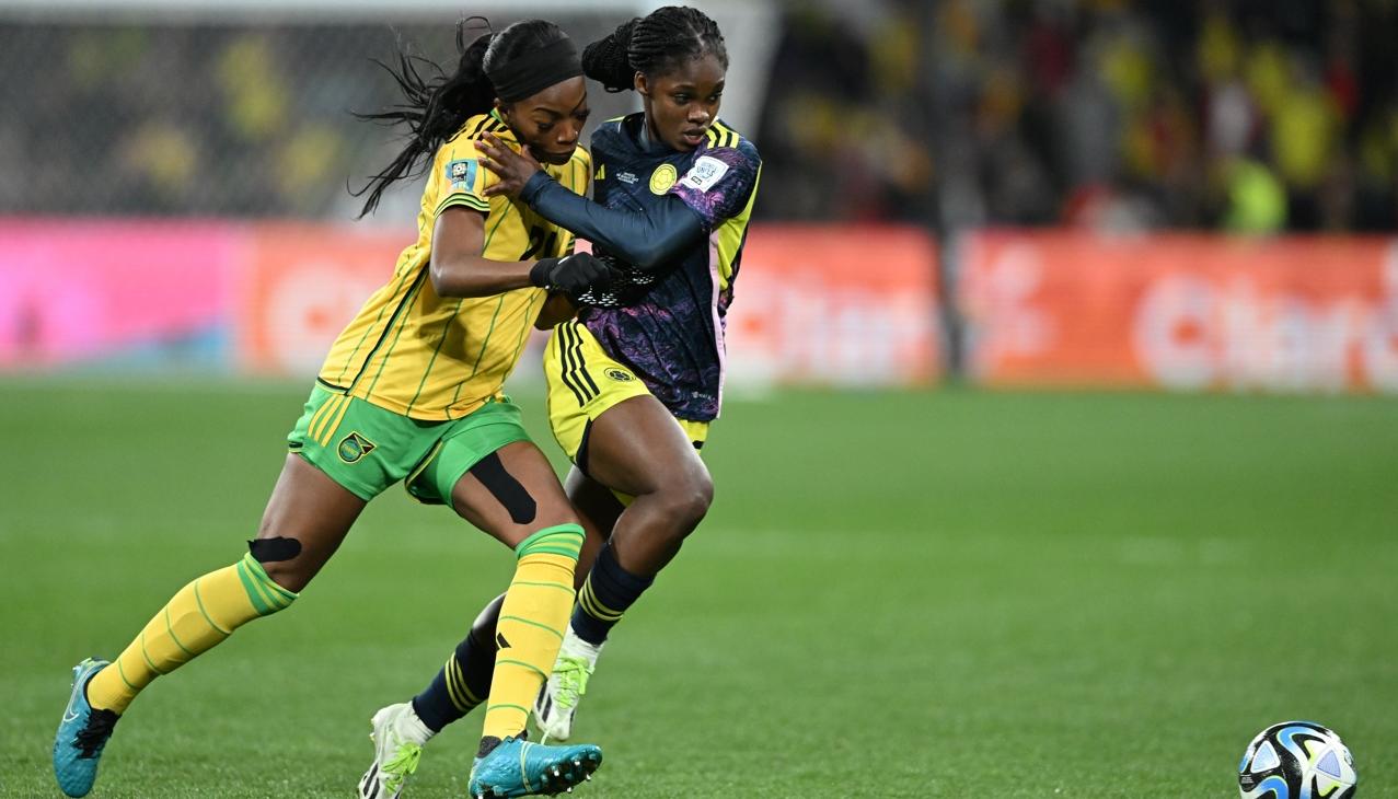 Linda Caicedo intenta despegarse de la marca de Cheyna Matthews.