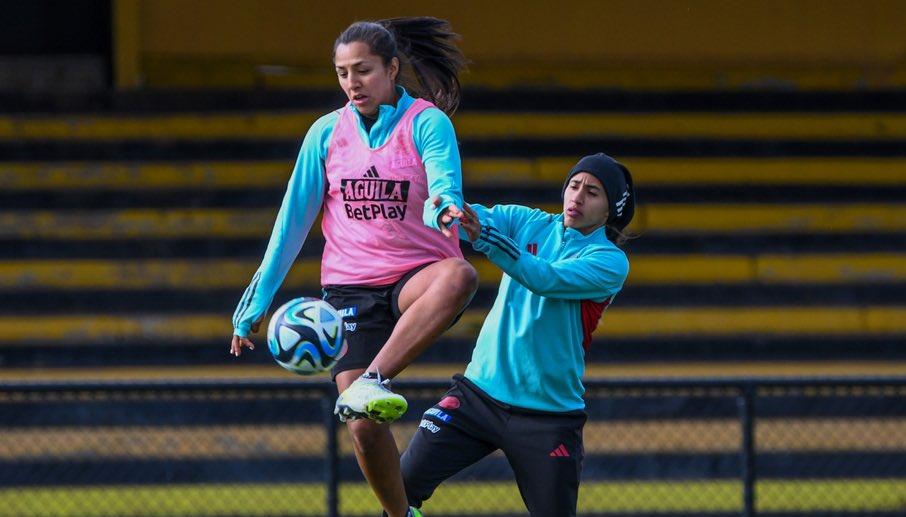 Manuela Vanegas durante un entrenamiento con Daniela Arias. 