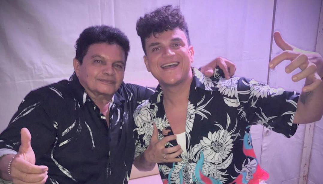 El Rey Vallenato Álvaro López junto con el cantante Silvestre Dangond.