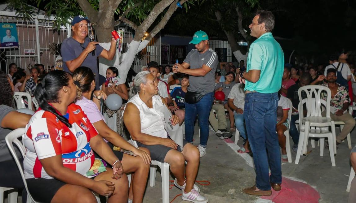 Candidato Alfredo Varela en el barrio Galán.