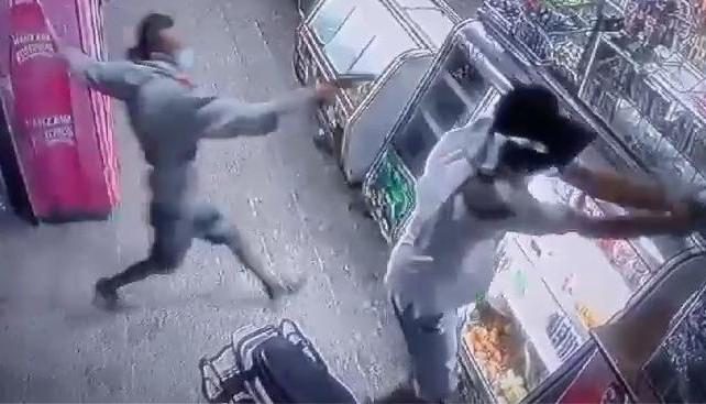 Momento del asesinato del tendero en barrio La Chinita.