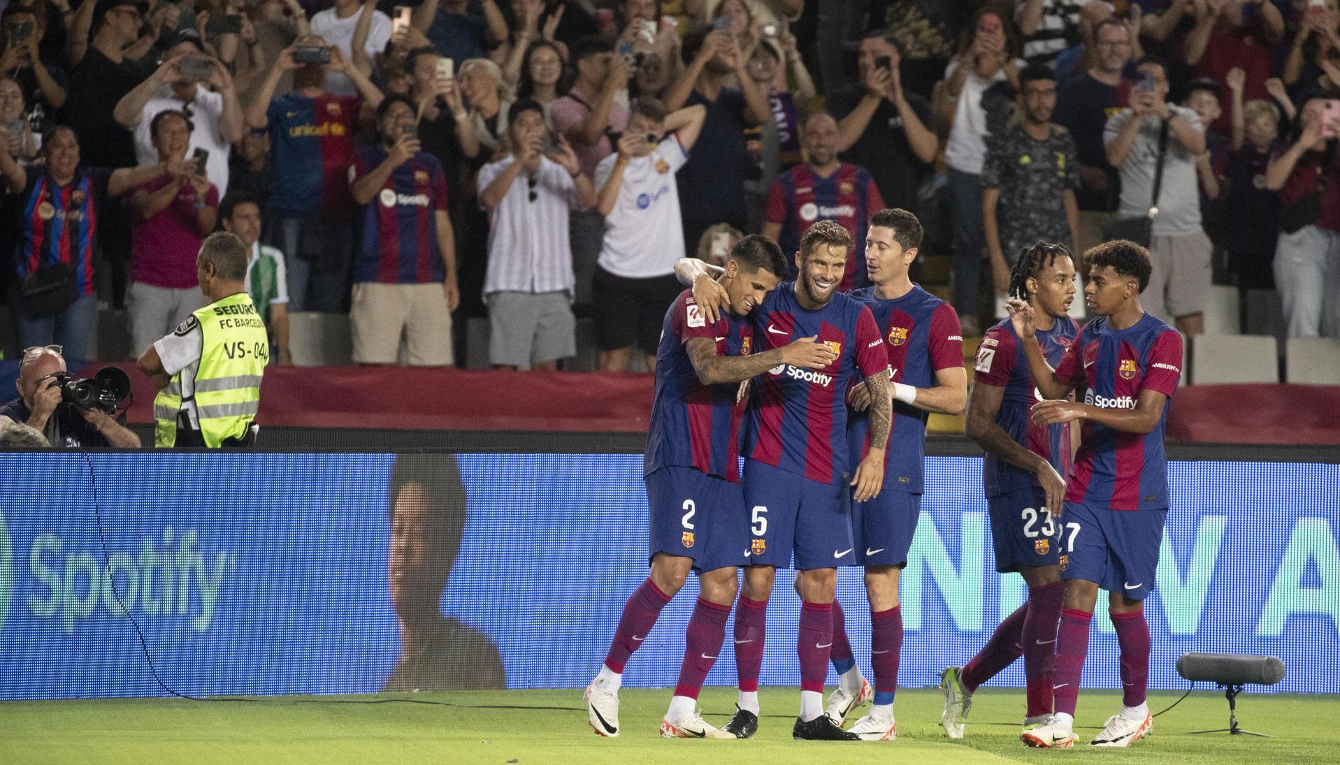 Los jugadores del Barcelona celebrando uno de los goles.