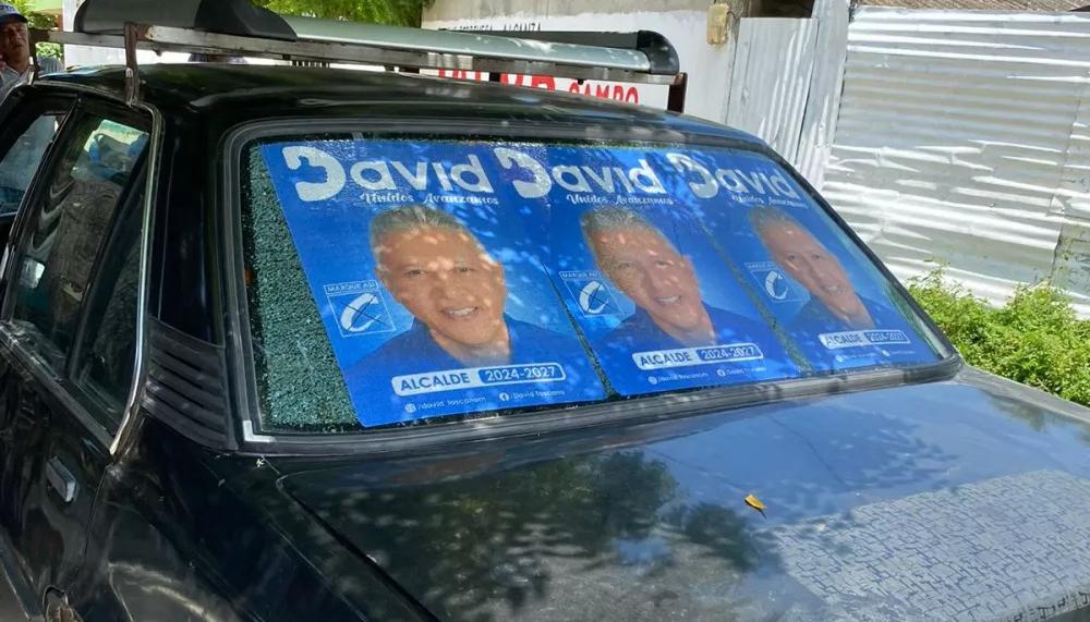 Vehículo de la campaña del candidato a Alcaldía de Tolú, David José Toscano Monterroza, blanco del ataque.