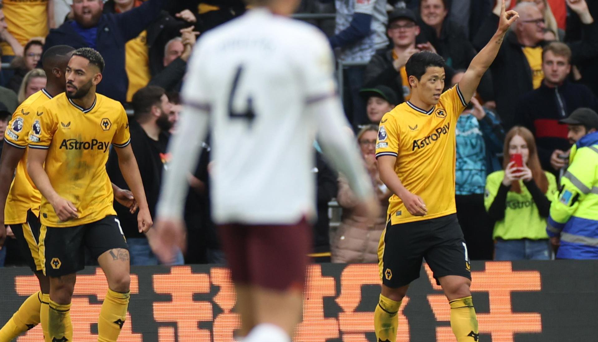 Hwang Hee-chan celebrando el gol de la victoria.