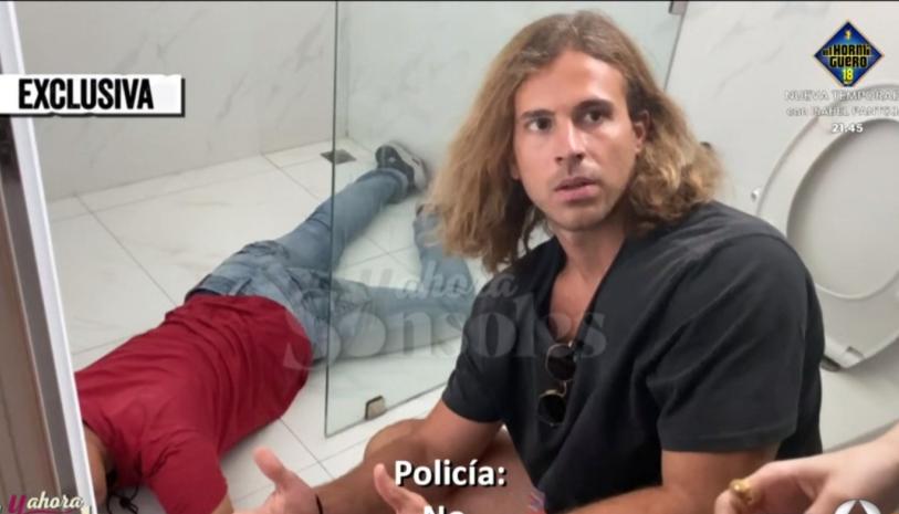 Daniel Sancho relatando el crimen a la policía tailandesa. 