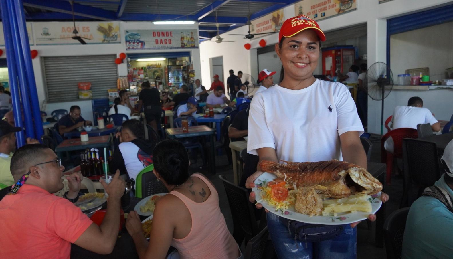 Gastronomía en el área multipropósito. 