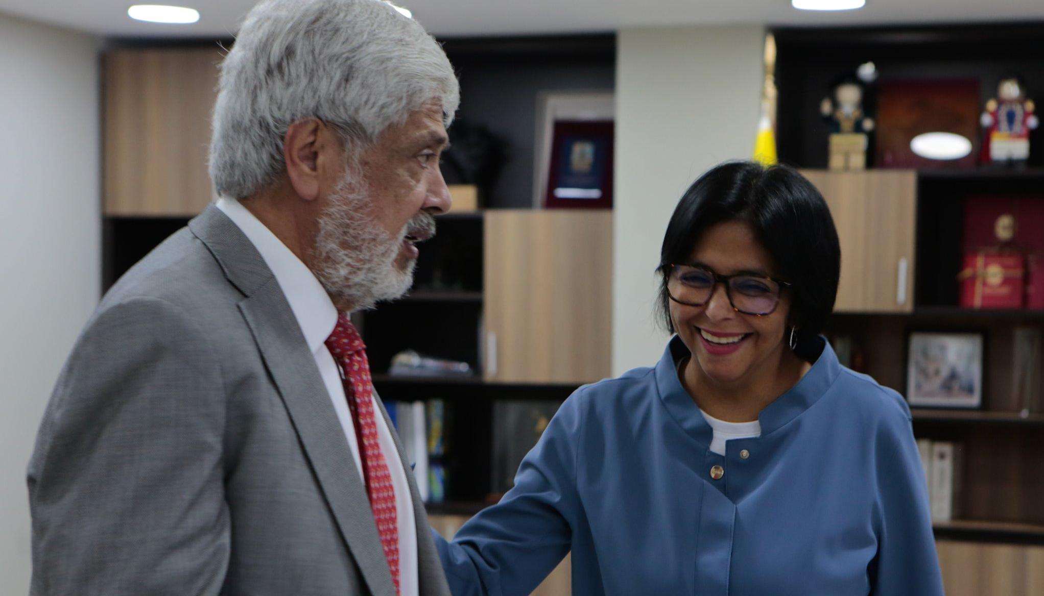 La vicepresidenta de Venezuela, Delcy Rodríguez, sostuvo una reunión de trabajo con Germán Umaña, ministro de Comercio Exterior de Colombia