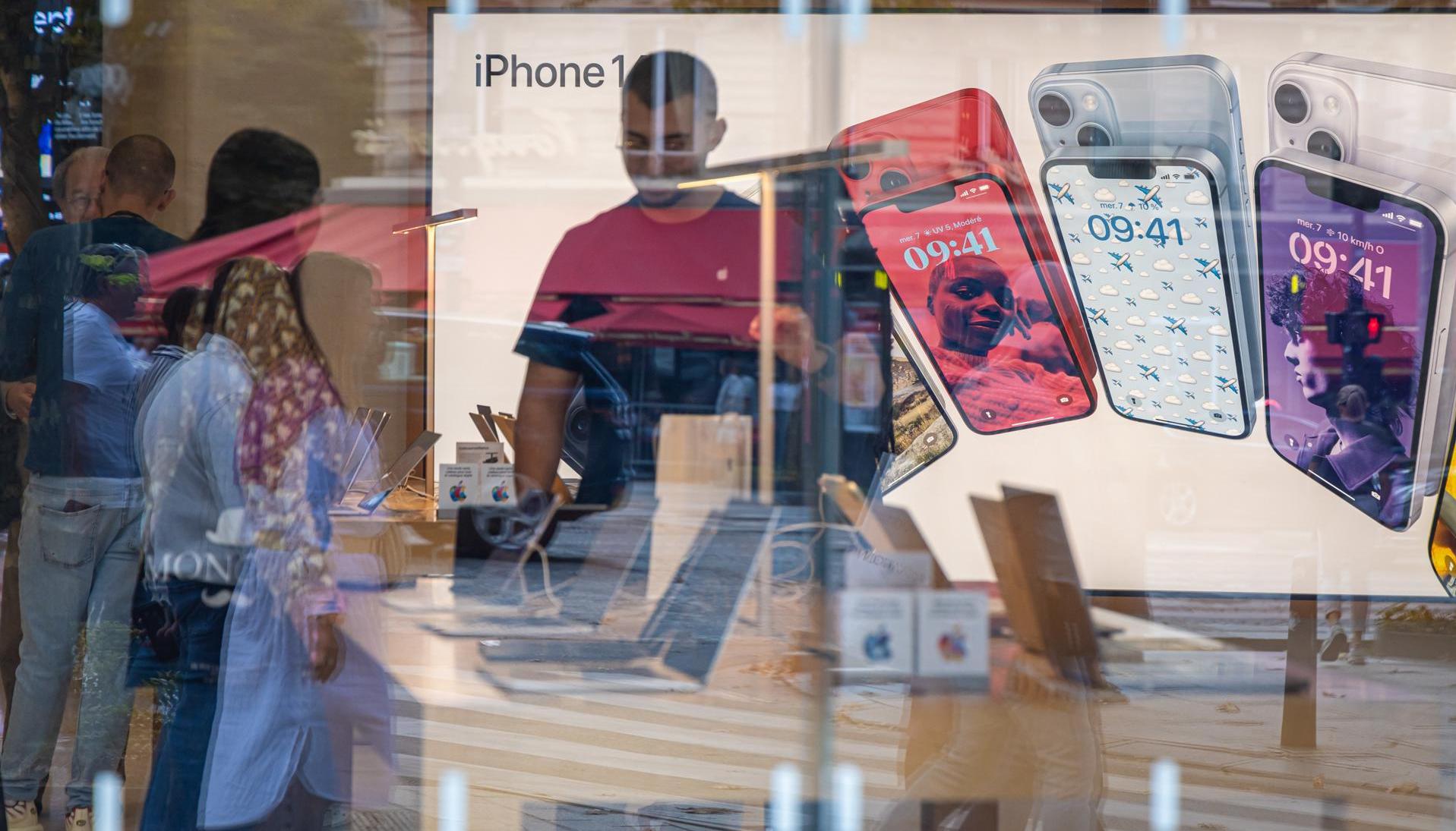 Tienda de Apple en los Campos Elíseos en París
