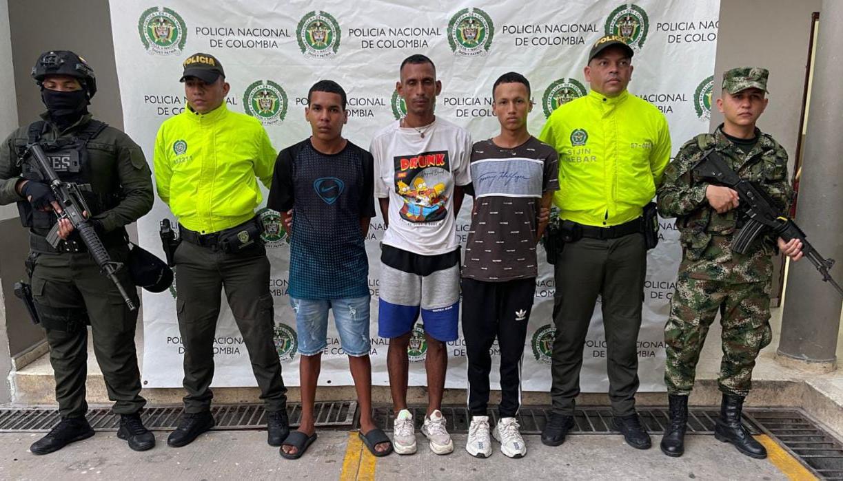 Los tres capturados fueron dejados a disposición de la Fiscalía.