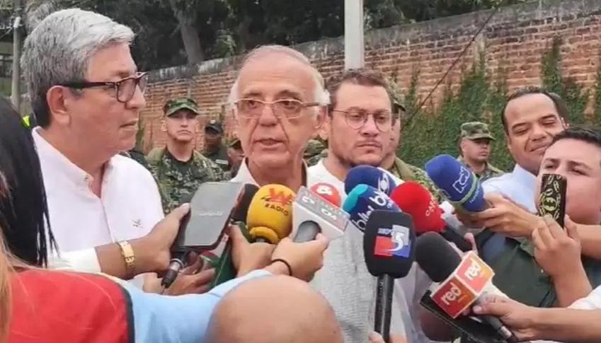 El Ministro de Defensa, Iván Velásquez, en la convulsionada región del Cauca.