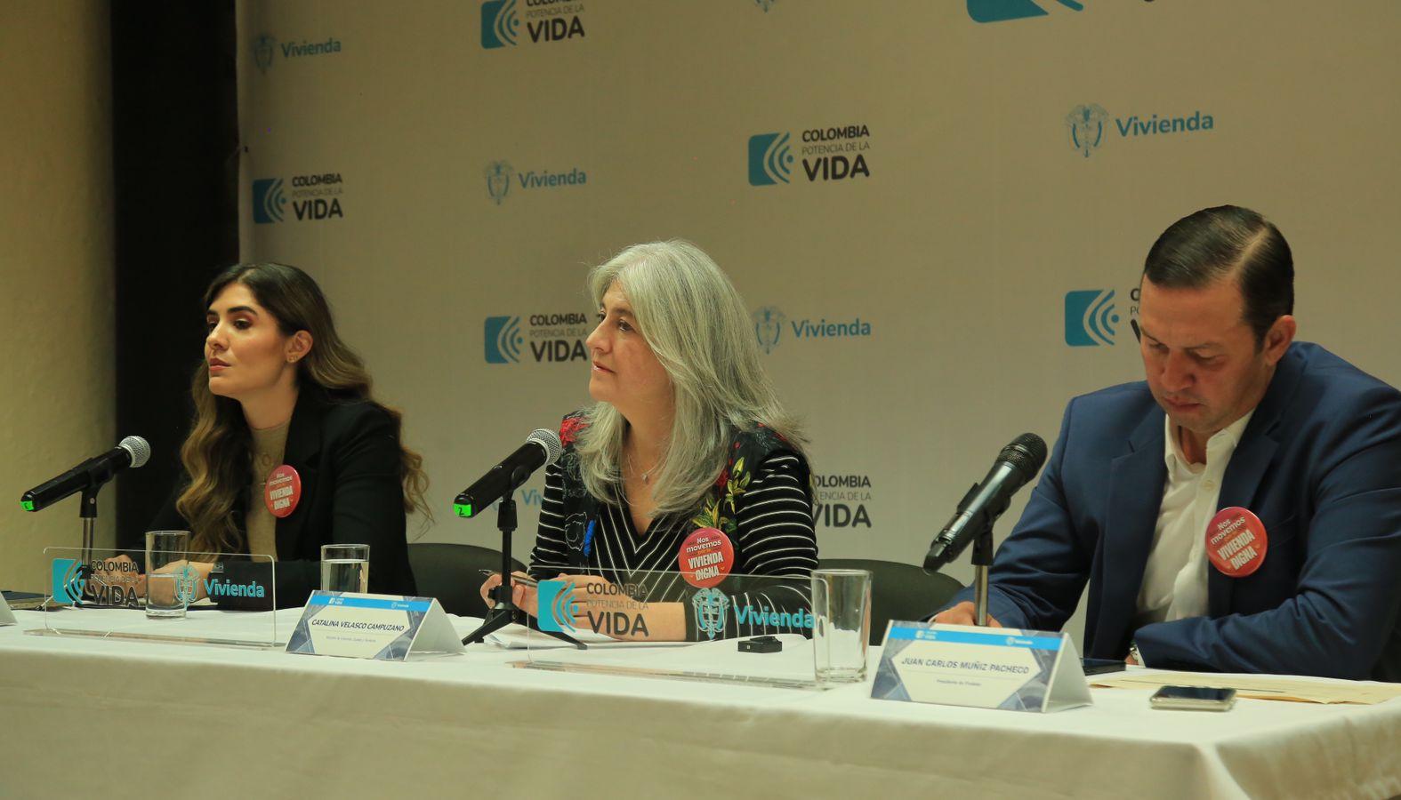 Laura Milena Roa Zeidán, Catalina Velasco Campuzano y Juan Carlos Muñiz Pacheco.