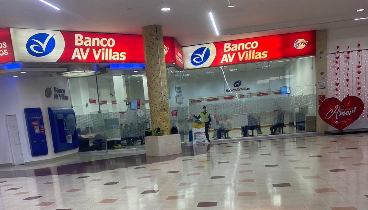 Sede asaltada del banco AV Villas.