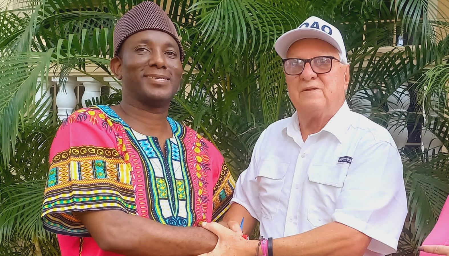 El senador Paulino Riascos, presidente del partido ADA, con el candidato Joao Herrera