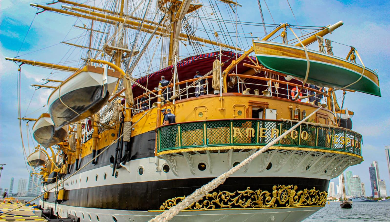 En sus 92 años, el "Amerigo Vespucci" difunde valores de paz y amistad.