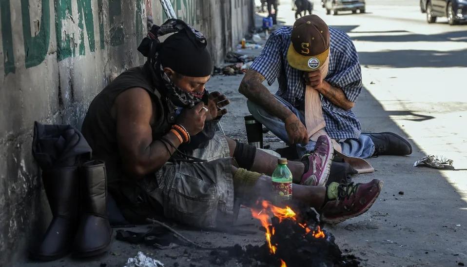 Consumidores de Fentanilo en una calle de Estados Unidos.
