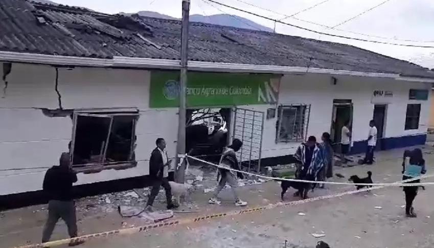 Así quedó la sede del Banco Agrario de Jambaló, tras el ataque de la guerrilla.