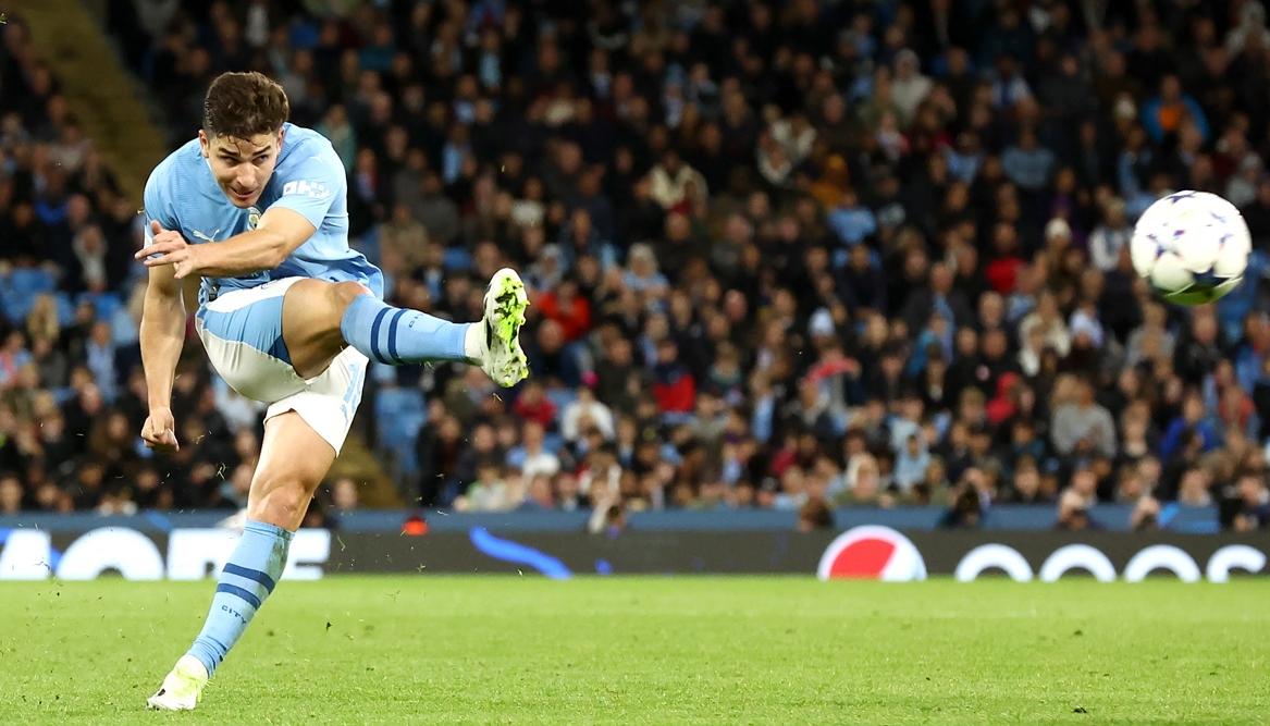 El argentino Julián Álvarez se reportó con un doblete en la victoria del Manchester City.