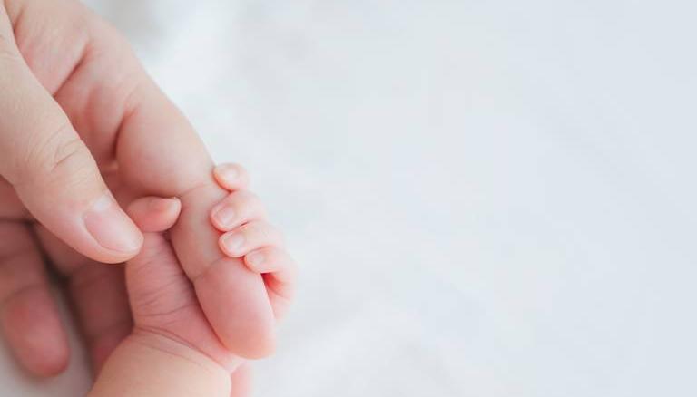 La licencia de maternidad en la época del parto es de 18 semanas. 