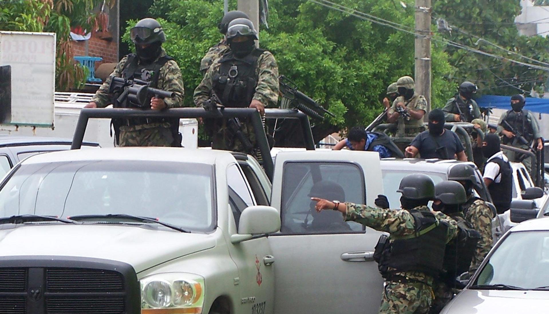 Fotografía de archivo de miembros de la Marina que participan en un operativo en Villahermosa, México