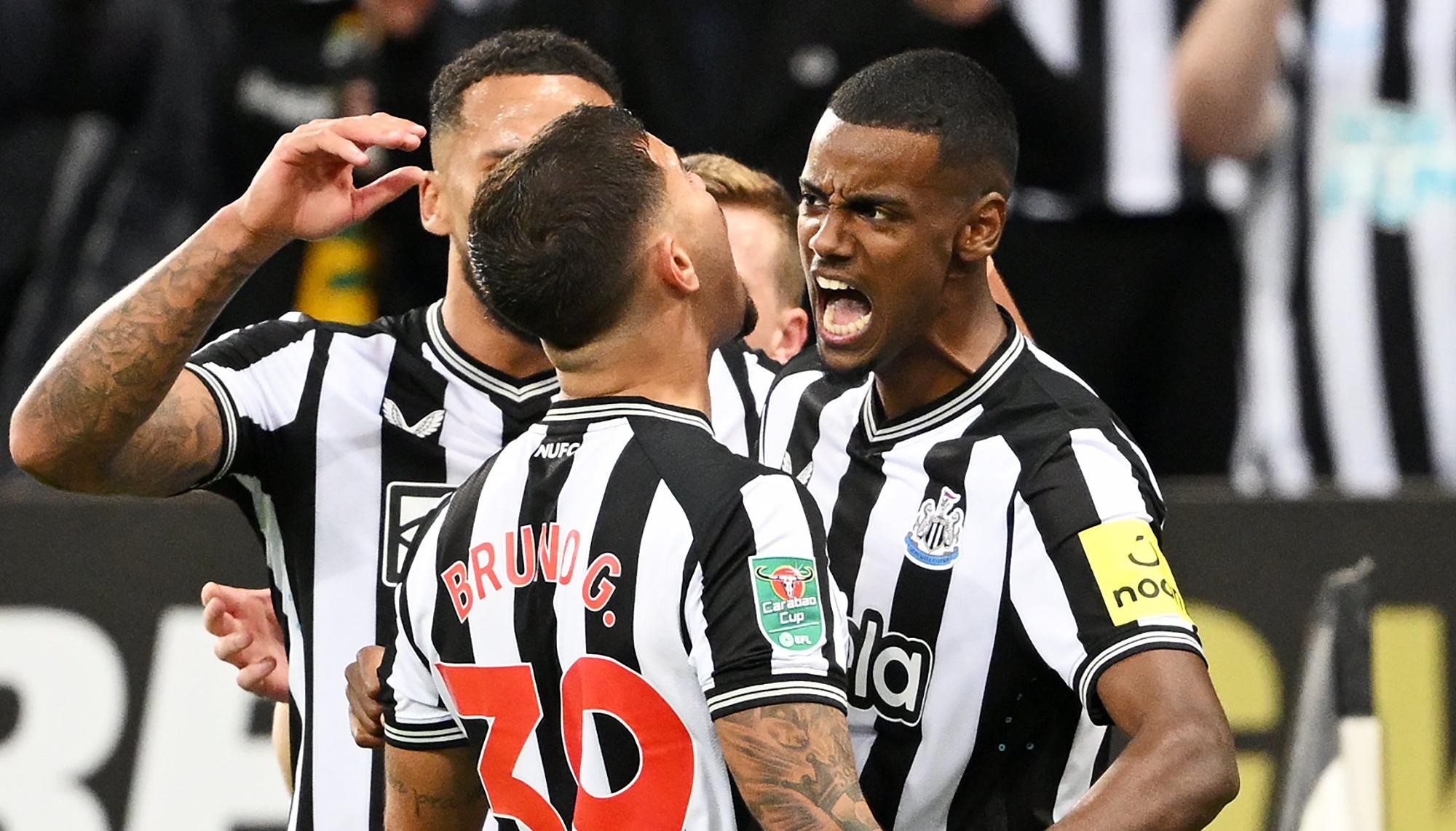 La celebración del gol de Alexander Isak. 