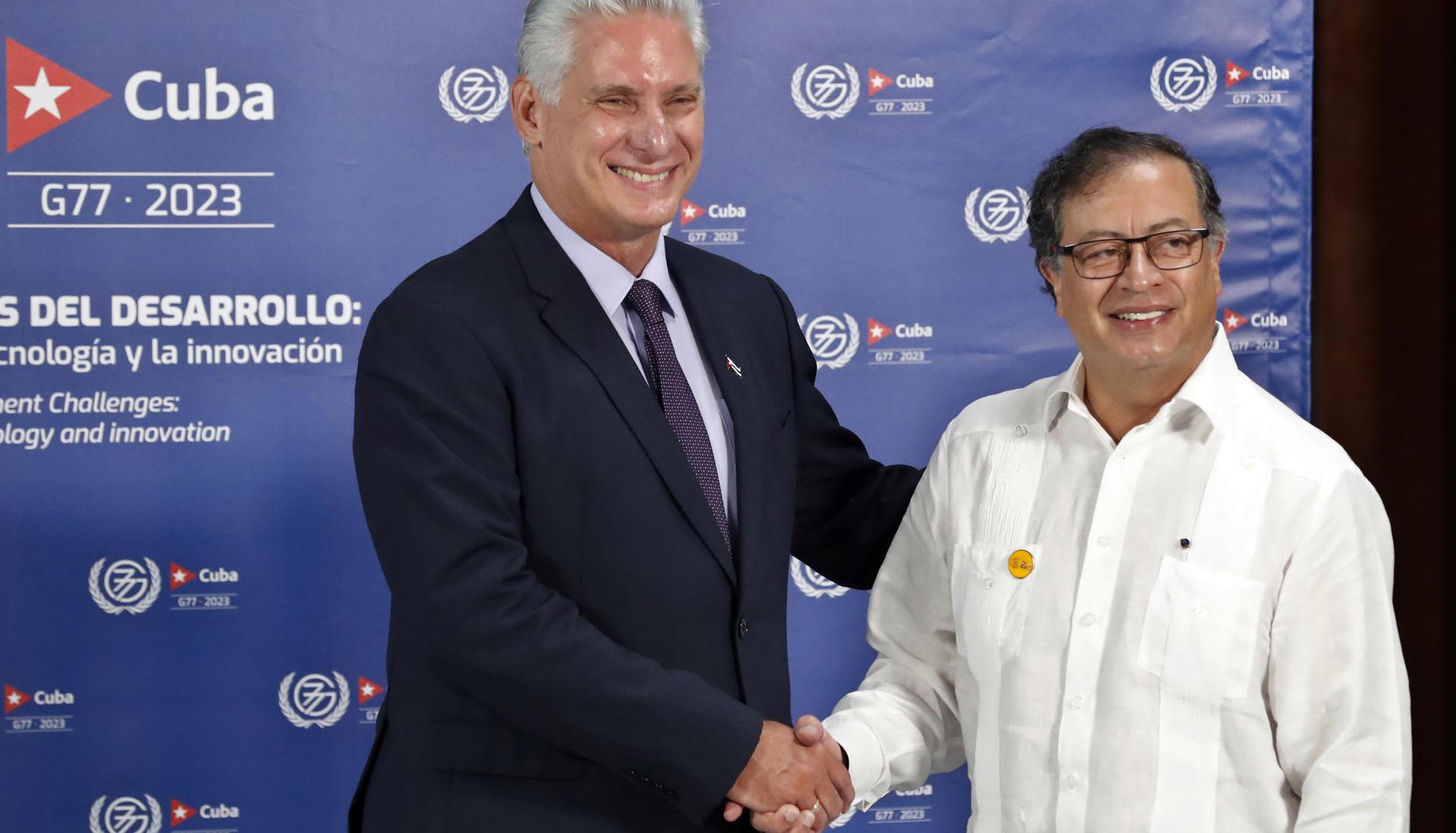  El presidente de Cuba, Miguel Diaz-Canel, y el presidente de Colombia, Gustavo Petro, se saludan durante la inauguración de la cumbre del G77+China