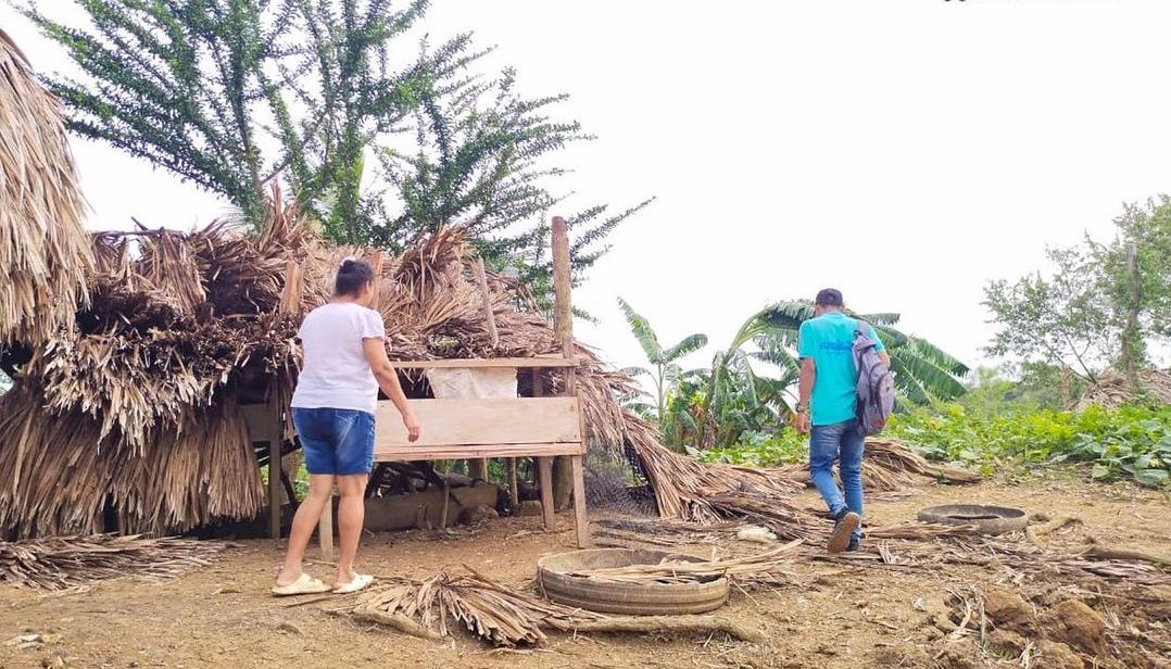 Funcionarios de la Alcaldía de Puerto Escondido recorren las zonas afectadas por el vendaval