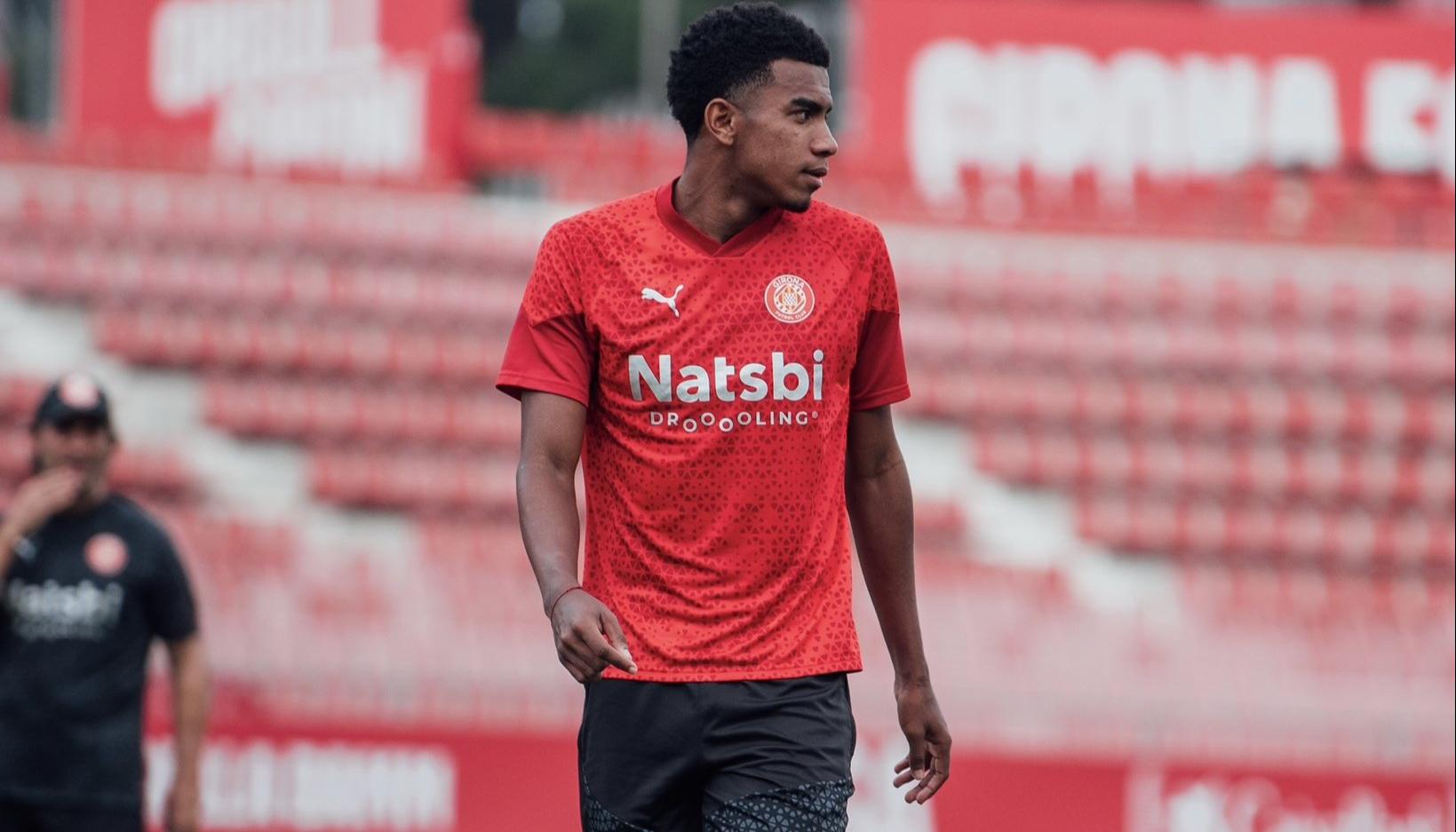 Jhon Solís firmó contrato hasta 2028 con el Girona. 