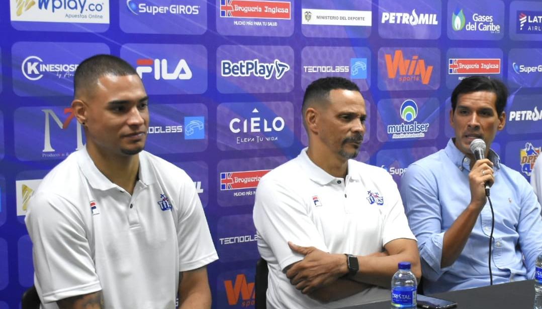 Jonathan Rodríguez, Tomás Díaz, Alberto Caparroso, Juan Diego Tello y Gianluca Bacci, durante la presentación de Titanes.