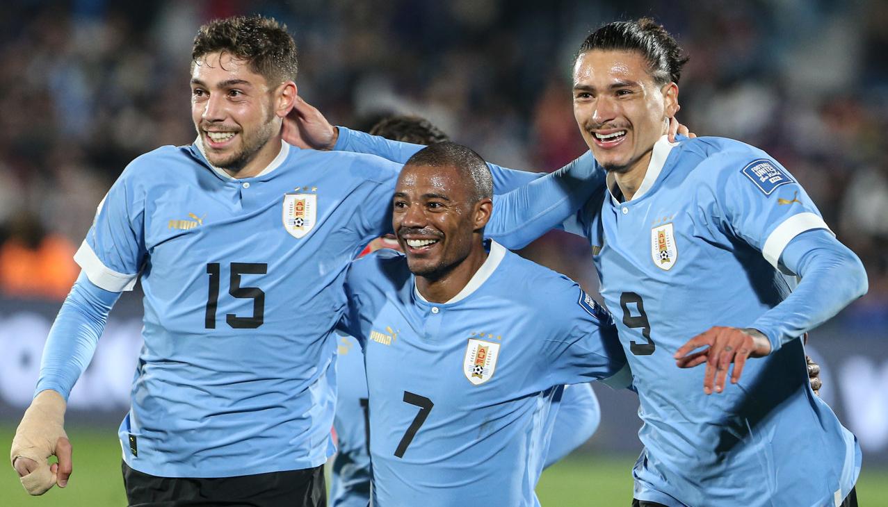 Federico Valverde, Nicolás De la Cruz y Darwin Núñez, tridente ofensivo de Uruguay.